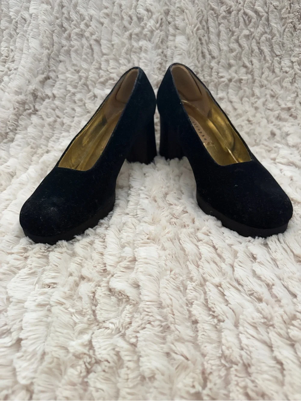 Apostrophe Bugsy Black Velvet Wedge Heels 7.5 M